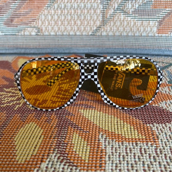 Vans Summer Holiday UV Protect Shades Sunglasses
NWT - Picture 9 of 16
